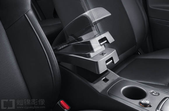 上海吉利帝豪GX7汽车摄影:前扶手储物空间,汽车摄影公司吉利帝豪GX7,上海专业汽车摄影公司,汽车摄影公司摄影,后排座椅全景图